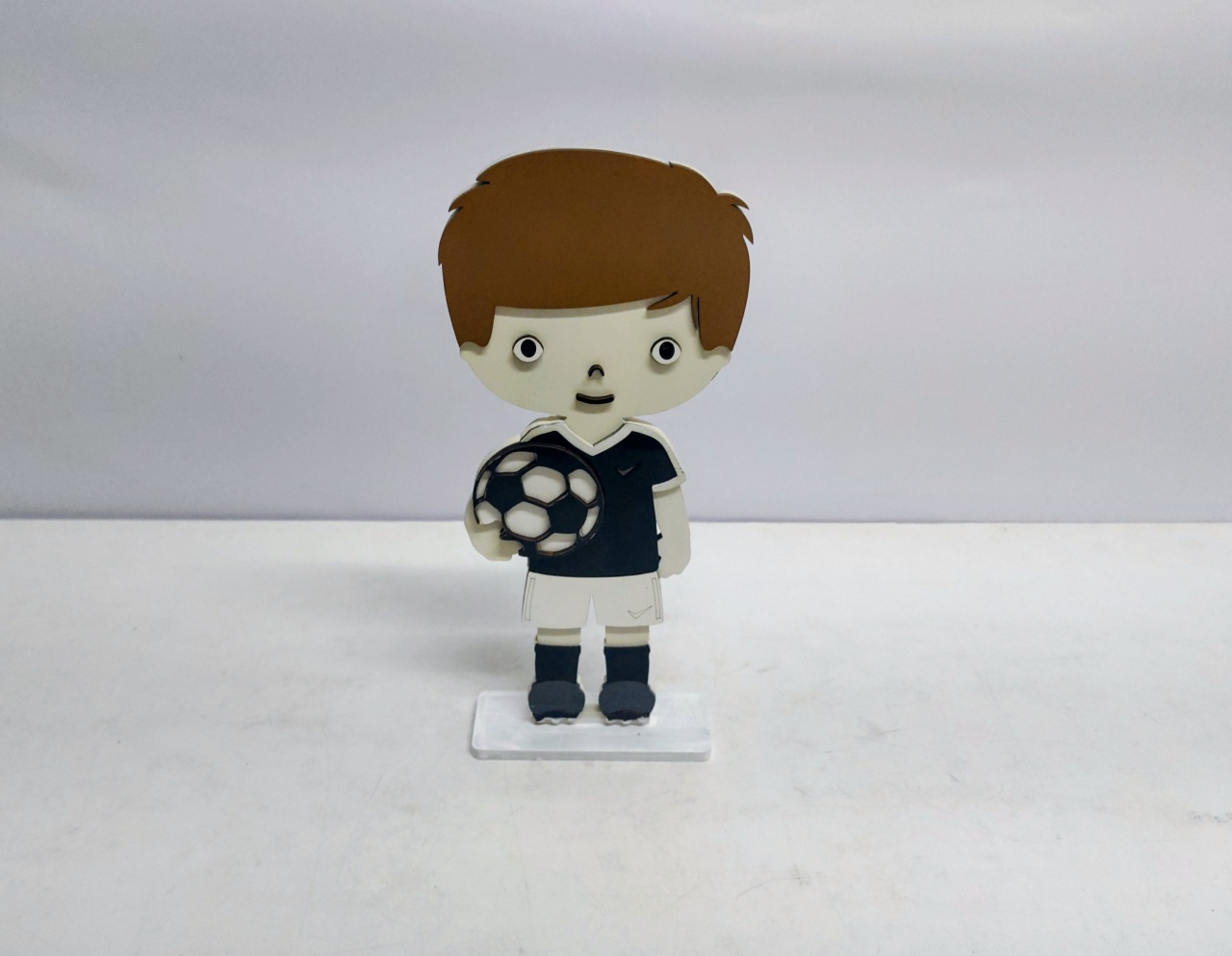 Totem Jogador de Futebol Com Camisa Preta 32Cm Alt X 13Cm Larg  - BB Festas Aluguel 