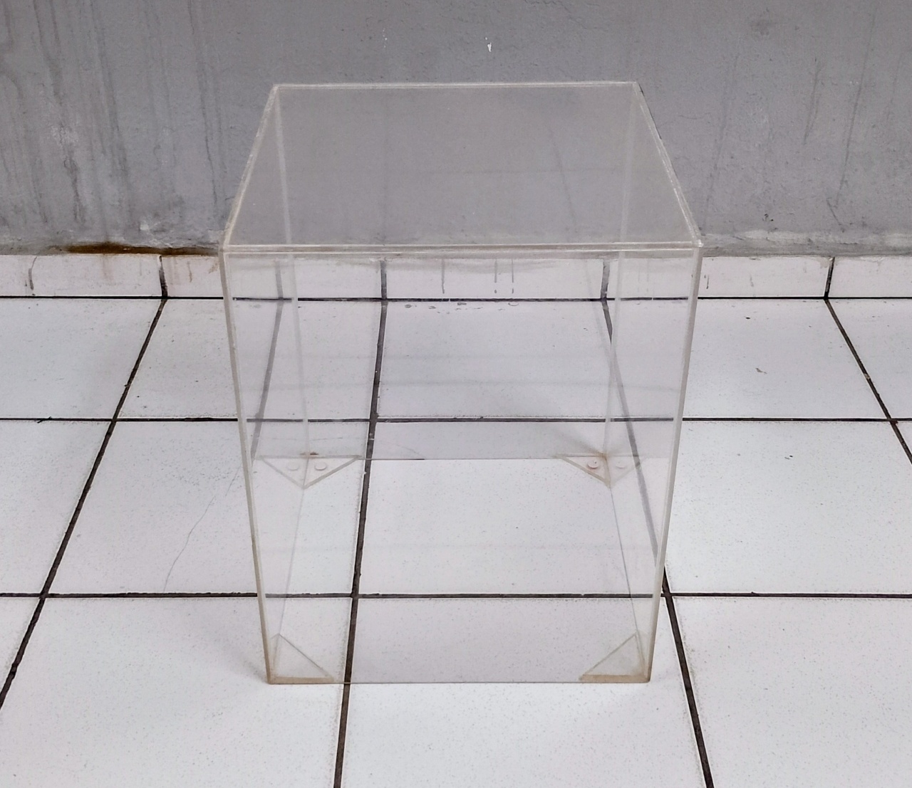 Cubo de Acrílico P 50Cm Alt X 40Cm X 40Cm - BB Festas Aluguel 