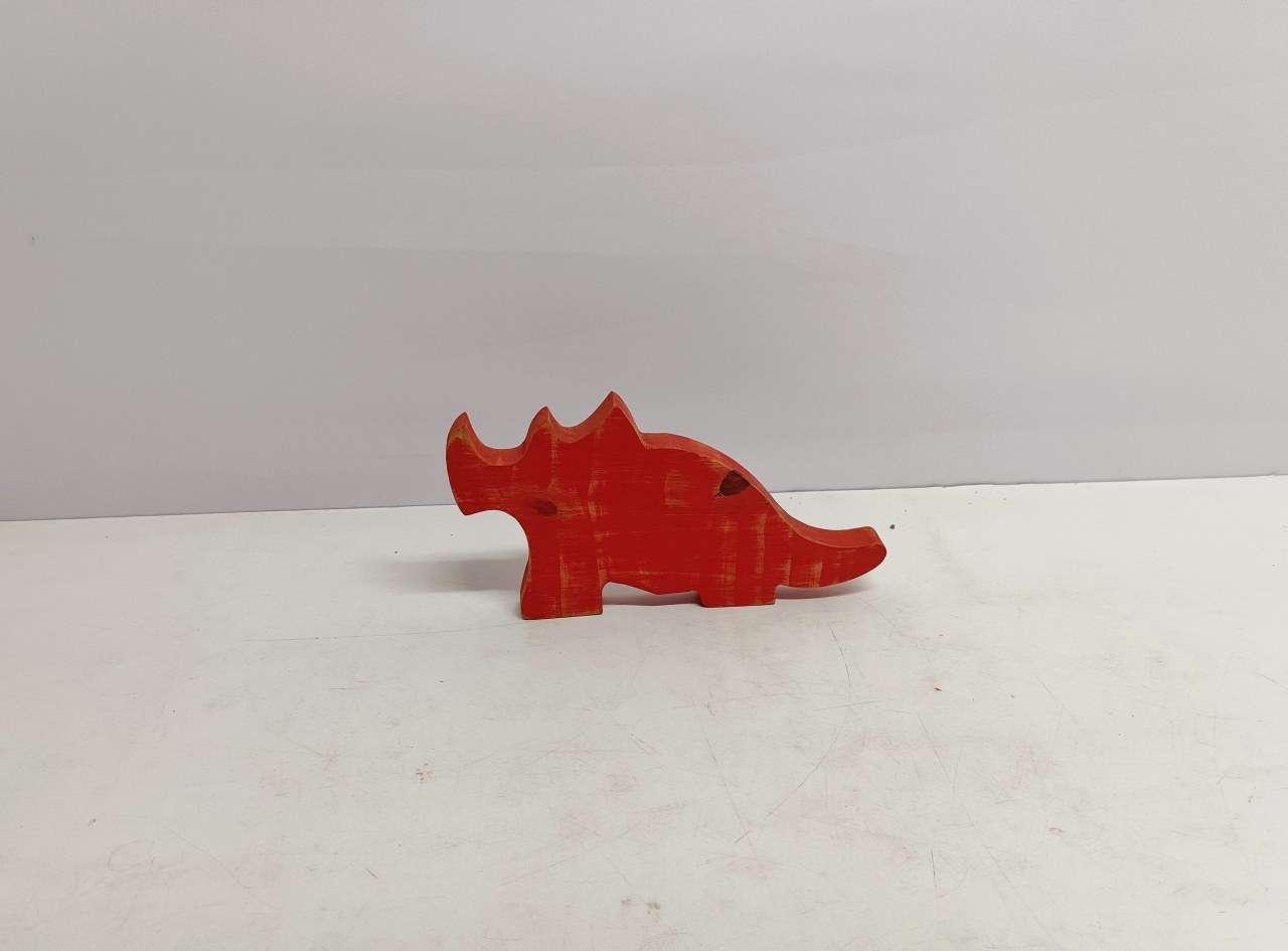 Dinossauro Vermelho Mdf 12Cm Alt X 22Cm Comp - BB Festas Aluguel 