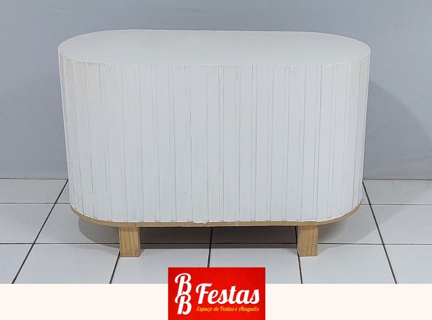 Balcão Oval Ripado Branco Com Pé 80Cm Alt. X 1,20M Larg - BB Festas Aluguel 