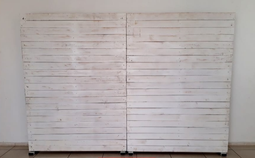 Painel Madeira Pallet Patinado Branco 2M Alt X 1,50M Larg (Cada) - BBFestasAluguel 
