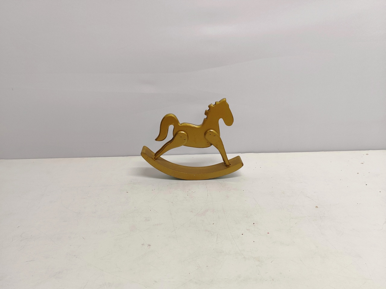 Cavalo de Balanço Dourada Mdf 19Cm Alt X 5Cm Larg X 23Cm Comp - BB Festas Aluguel 