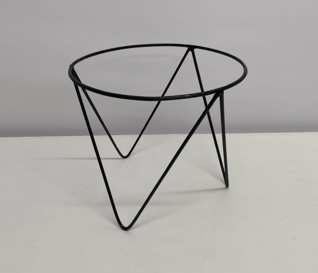 Suporte Tripé Preto Alto Para Prato 30Cm Diametro  - BB Festas Aluguel 