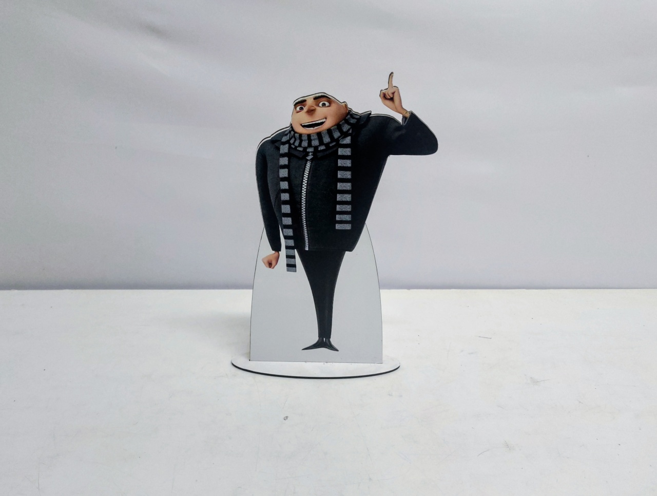 Totem Personagem Gru (Meu Malvado Favorito) 30Cm Alt X 19Cm Larg  - BB Festas Aluguel 