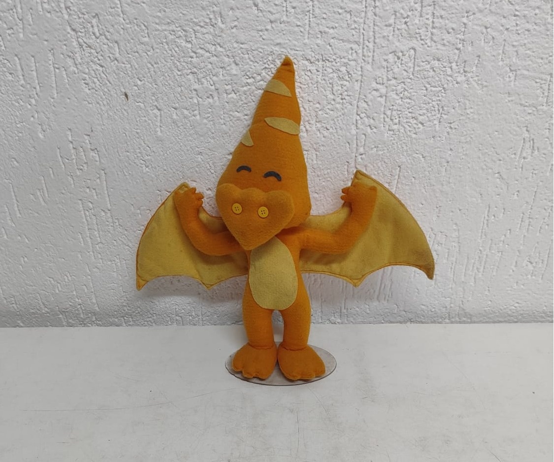 Feltro Dinossauro Com Asa Laranja  - BB Festas Aluguel 