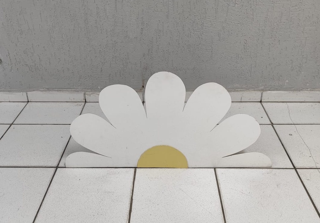 Totem de Chão Flor 40Cm X 90Cm  - BB Festas Aluguel 