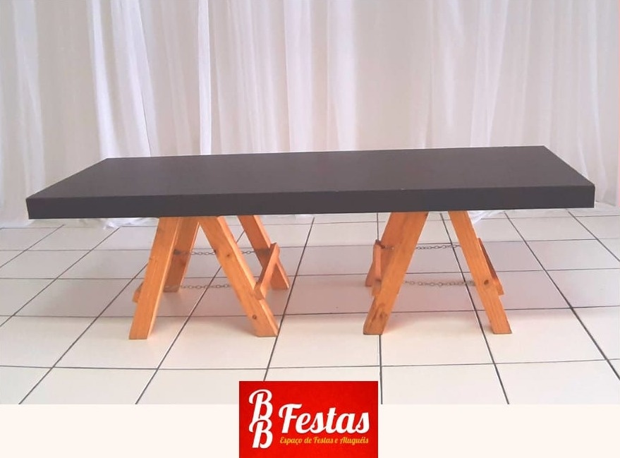 Mesa Montessori (Baixa) Cavalete Com Tampo Formaicado Escuro 55Cm Alt X 1,80Cm Larg X 60Cm Comp - BB Festas Aluguel 