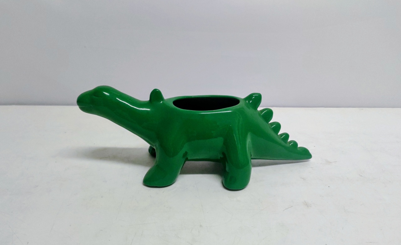 Cachepo Dinossauro Verde Escuro 12Cm Alt X 14Cm Larg X 32Cm Comp - BB Festas Aluguel 