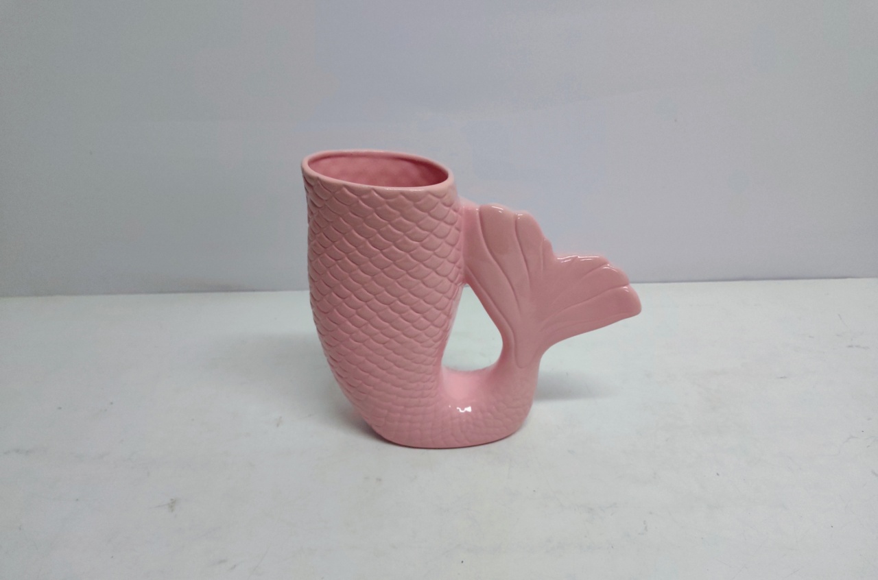 Vaso Cauda de Sereia Rosa 24Cm Alt X 9Cm Larg X 26Cm Comp - BB Festas Aluguel 
