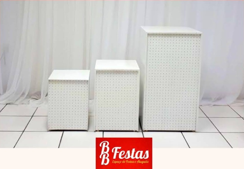Trio de Cubos Mdf Poá Branco  - BB Festas Aluguel 