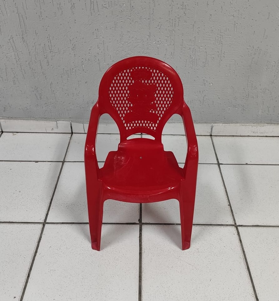 Cadeira Infantil Vermelho 55Cm Alt X 35Cm Larg X 30Cm Comp  - BB Festas Aluguel 