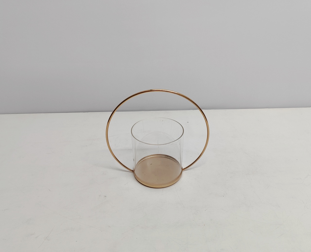 Porta Vela Arco Dourada Com Cilindro de Vidro 19Cm Alt X 19Cm Larg X 10Cm Comp - BB Festas Aluguel 