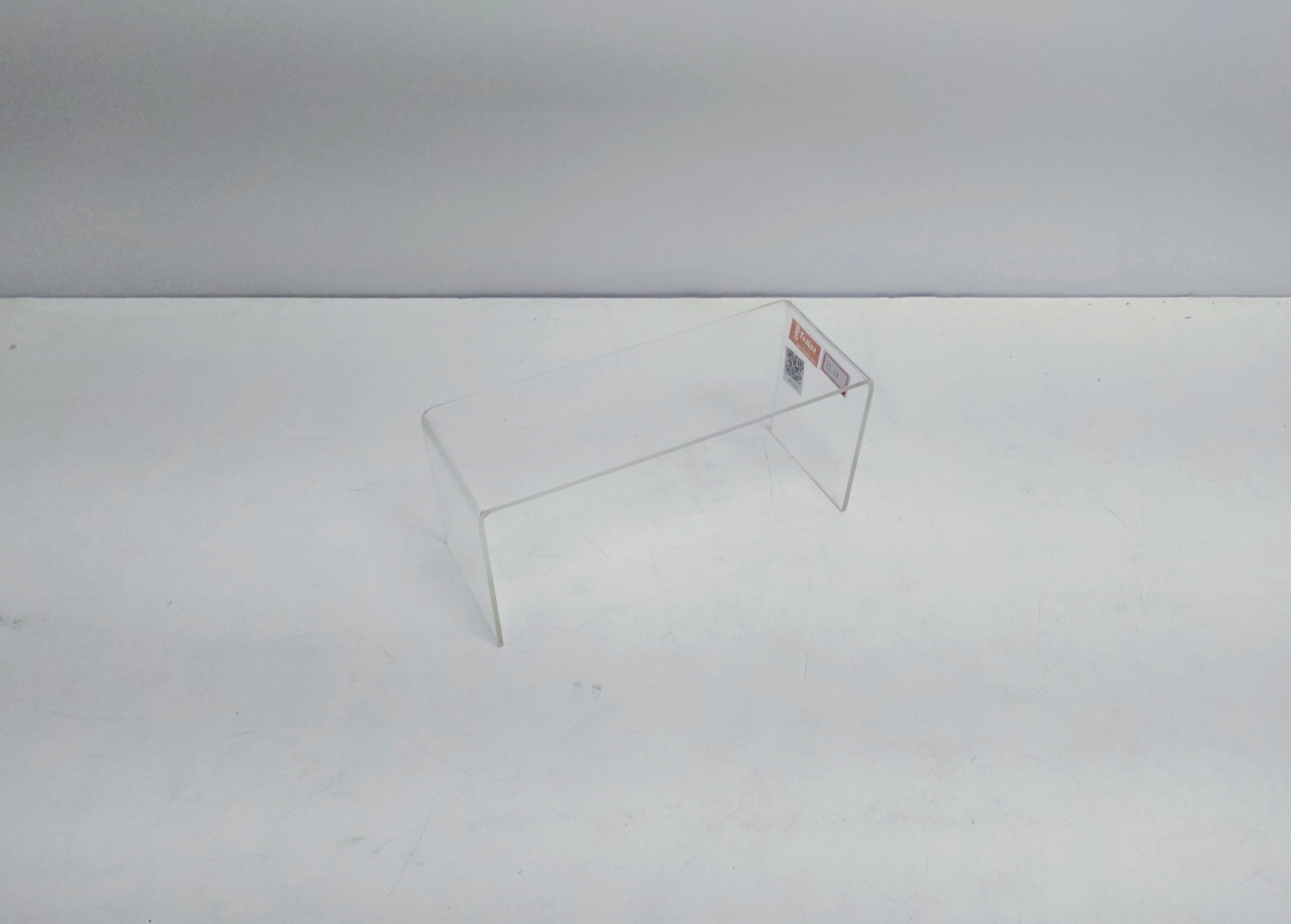 Suporte Acrílico Retangular 10Cm Alt X 8M Larg X 23Cm Comp - BB Festas Aluguel 
