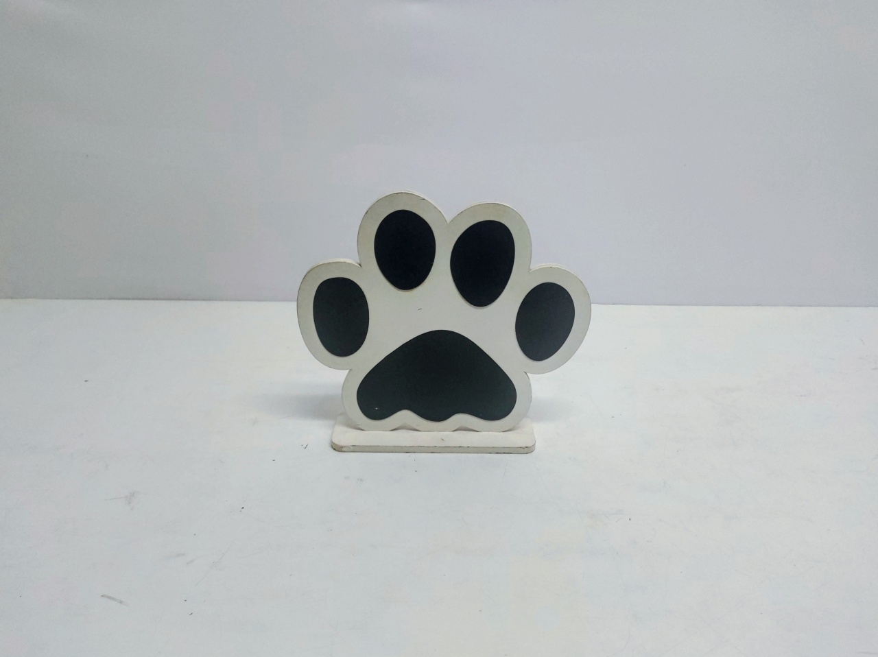Totem Pata de Cachorro Preto/Branco 20Cm Alt X 17Cm Larg  - BB Festas Aluguel 