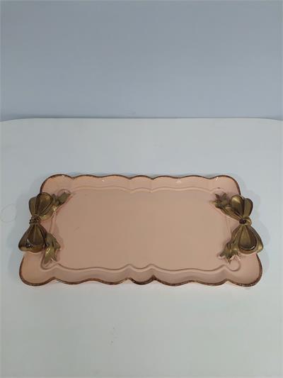 Bandeja Retangular Com Babado Sem Pé Com Laço G Rosa Claro Com Dourada Alt2Cm 18Cm X 31Cm - BB Festas Aluguel 