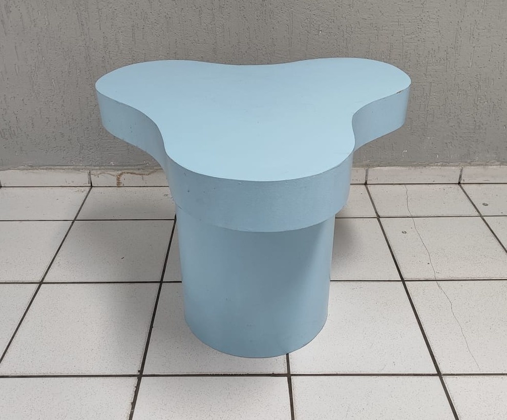 Mesa Orgânica P Azul Claro 60Cm Alt X 40Cm Diametro  - BB Festas Aluguel 