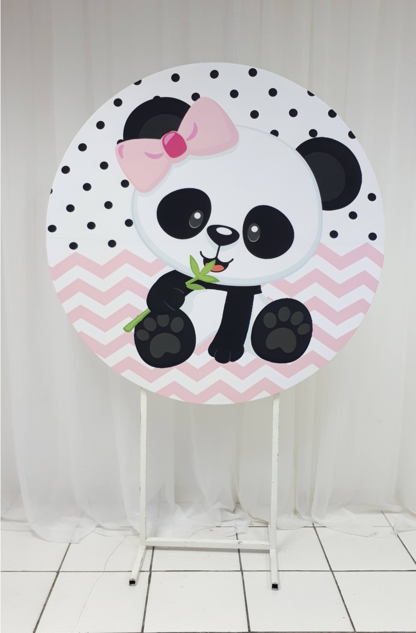 Painel Sublimado Redondo Pandinha Sentado Fundo Rosa 1,30Cm - BB Festas Aluguel 