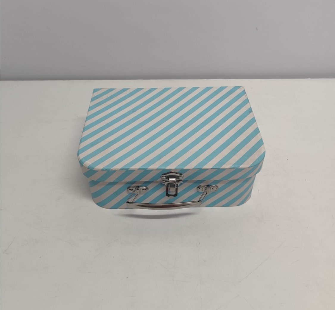 Maleta M Listrada Branco/Azul Claro  - BB Festas Aluguel 