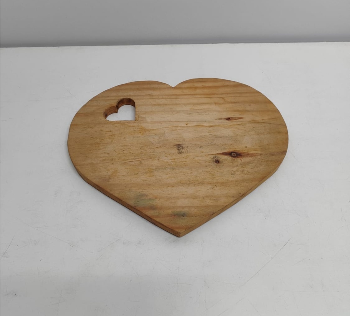 Tábua G Coração Mdf 35Cm Larg X 30Cm Comp - BBFestasAluguel 