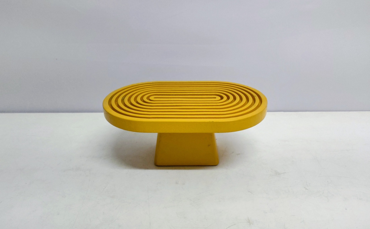 Porta Doce Espiral Baixo Amarelo Alt 10Cm X 16Cm X 26Cm - BB Festas Aluguel 