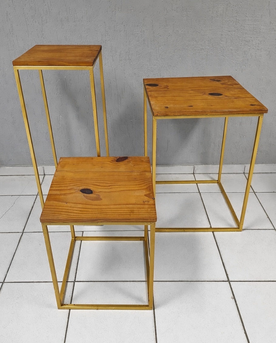 Trio de Cubo Vazado Ferro Dourada  - BB Festas Aluguel 