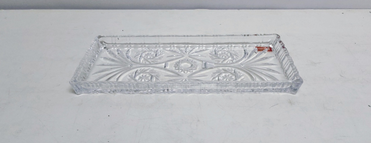 Bandeja Retangular Trabalhada Vidro Alt3Cm 15Cm X 34Cm - BB Festas Aluguel 