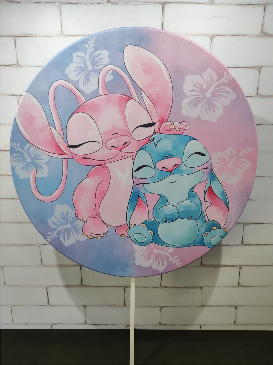 Painel Sublimado Redondo Stich E Angel 1,30Cm - BBFestasAluguel 