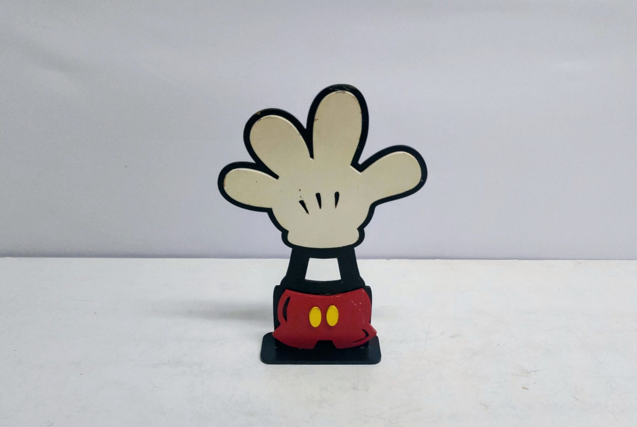 Totem Mão Do Mickey Mouse 26Cm Alt X 17Cm Larg  - BB Festas Aluguel 