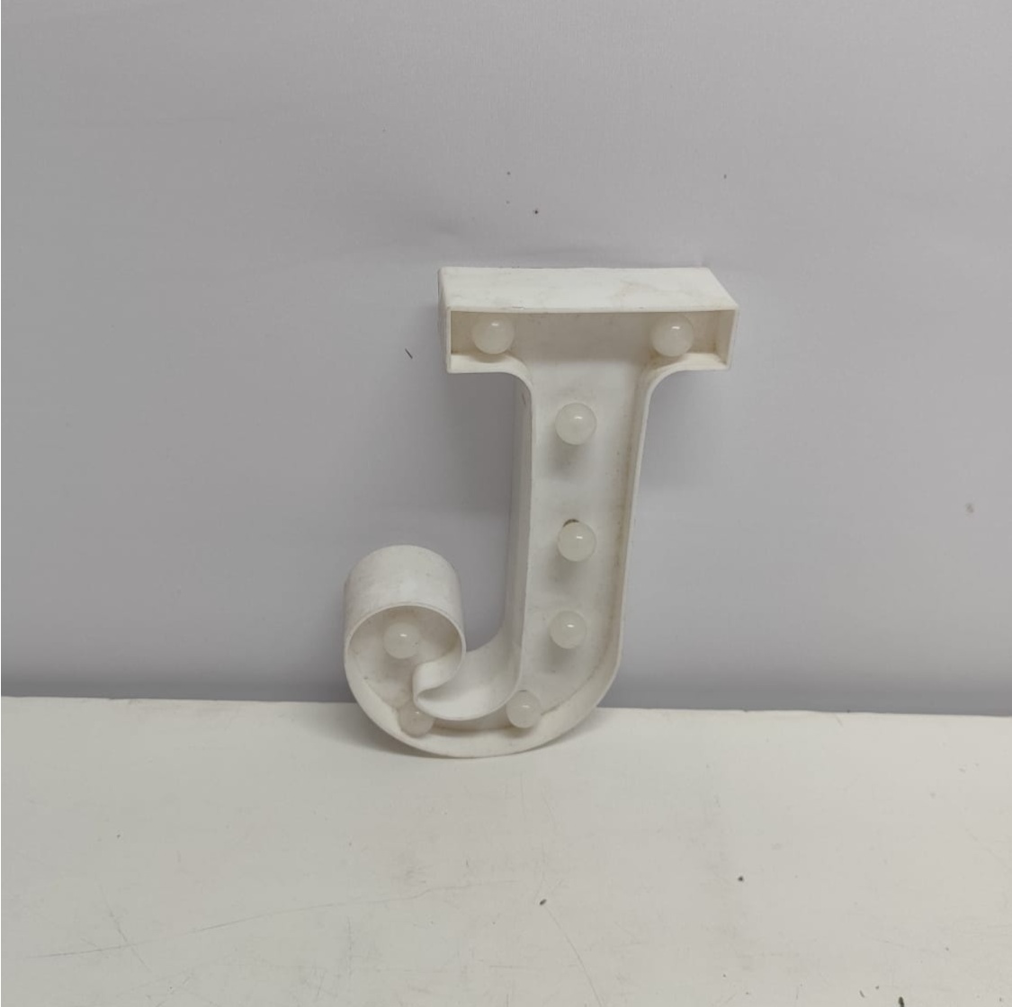 Letra J Led de Mesa  - BB Festas Aluguel 