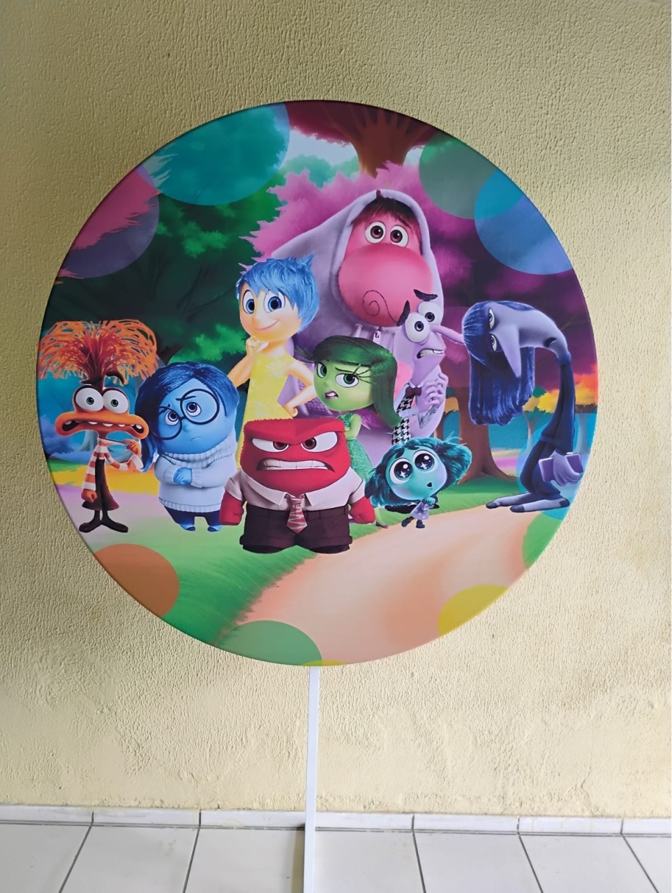 Painel Sublimado Redondo Divertidamente 1,30Cm - BB Festas Aluguel 