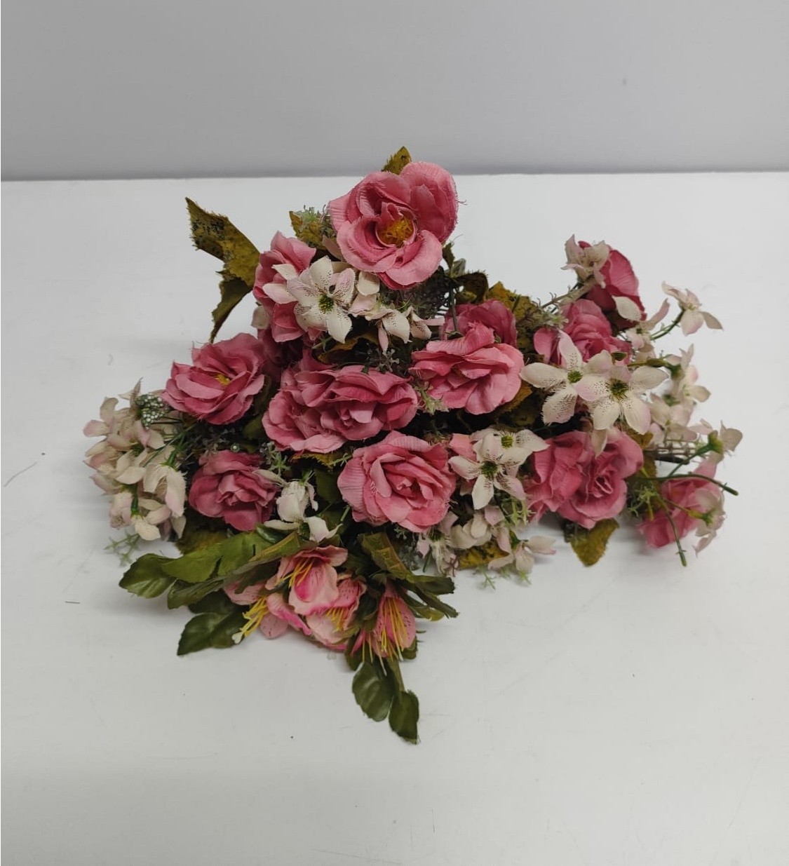 Arranjo Rosas de Cor Rosa - BBFestasAluguel 