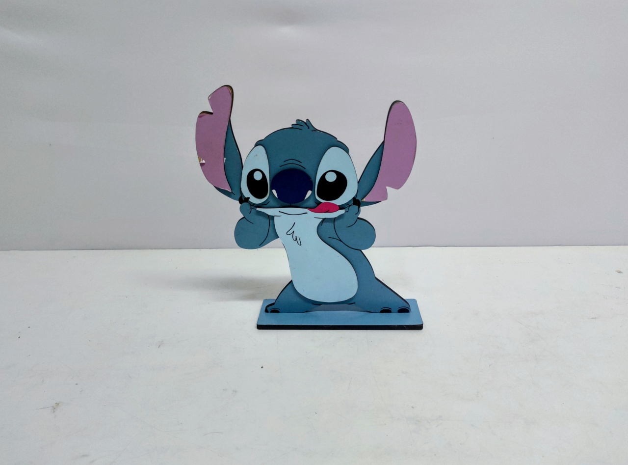 Totem Stich 26Cm Alt X 19Cm Larg  - BB Festas Aluguel 
