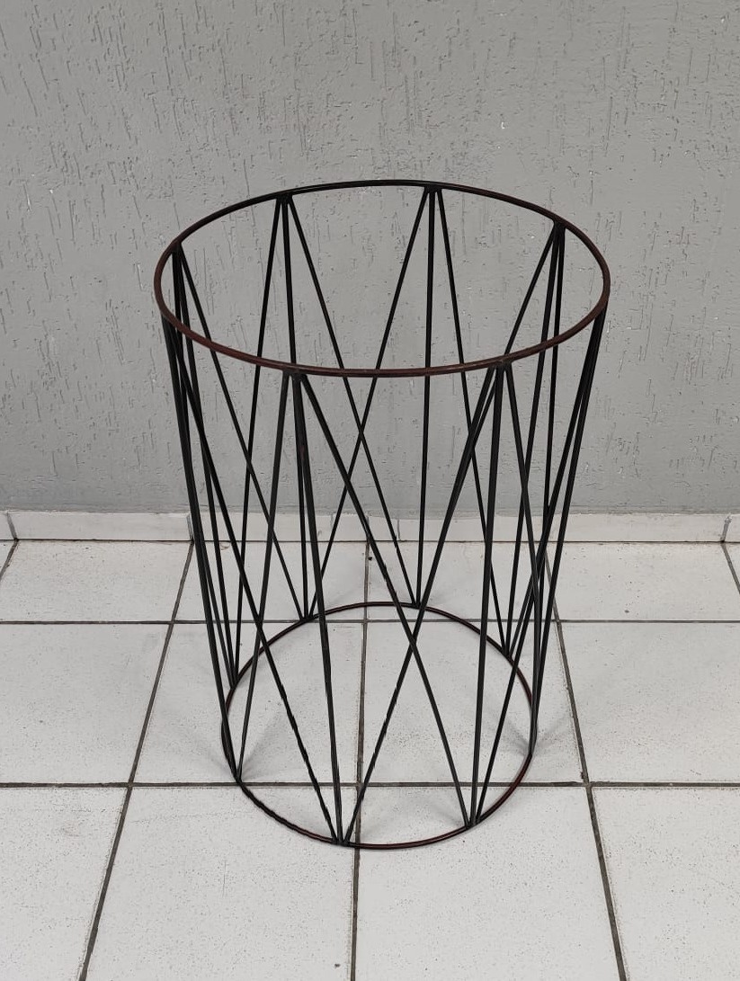 Cilindro Treliçado G Ferro Preto + Tampo 80Cm X 55Cm  - BB Festas Aluguel 