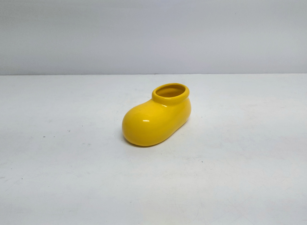 Sapato Do Mickey 7Cm Alt X 7Cm Larg X 16Cm Comp  - BB Festas Aluguel 