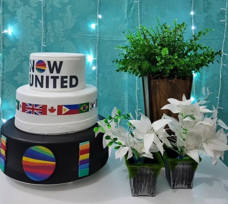 Bolo Now United - lucia mendonça decoraçoes