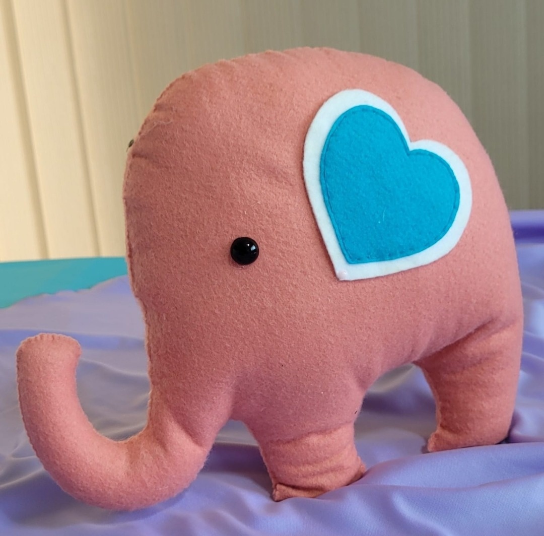 Elefante Rosa Feltro - lucia mendonça decoraçoes