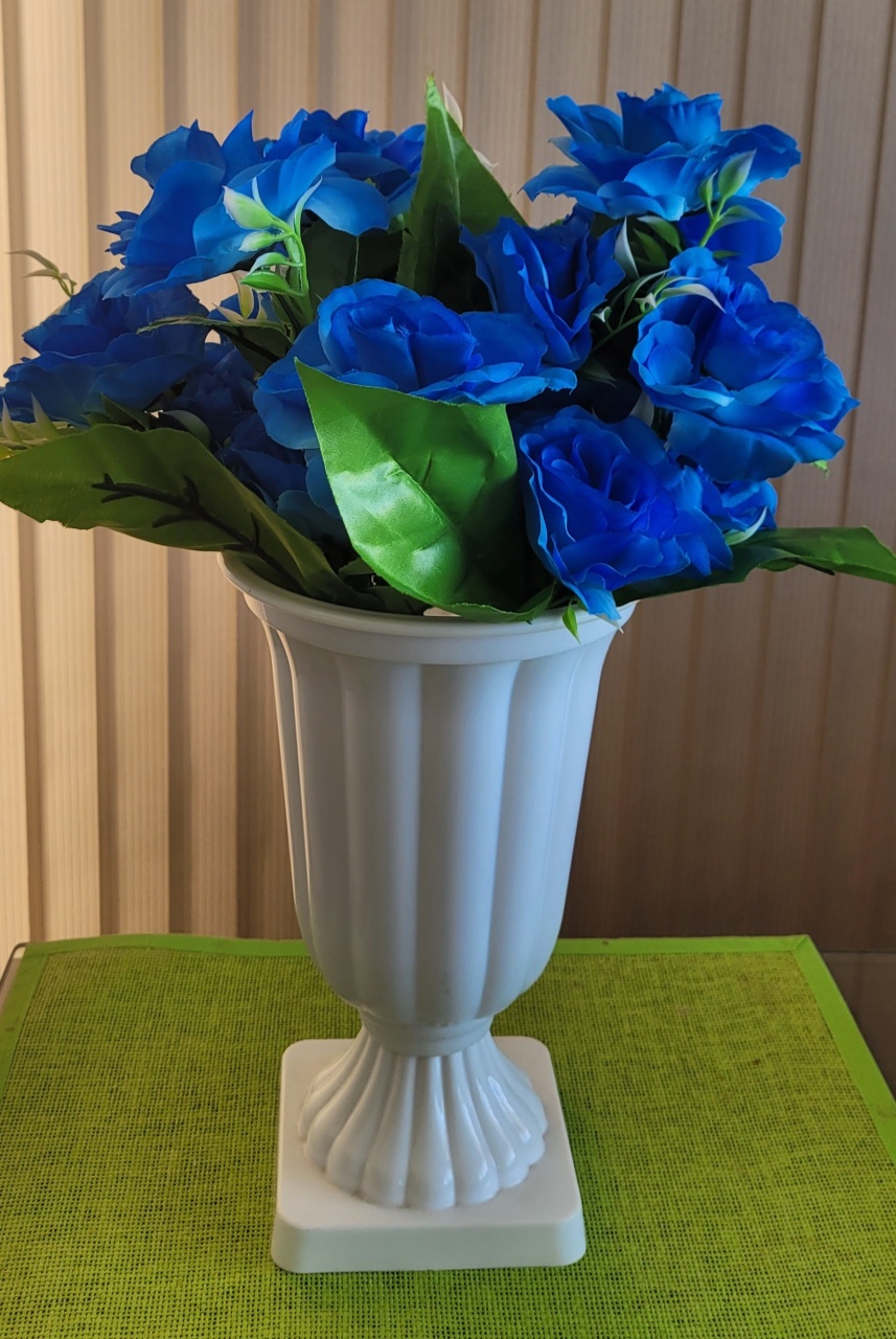 Arranjo Rosas Azuis - lucia mendonça decoraçoes