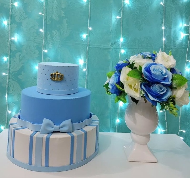 Bolo Azul - Príncipe  - lucia mendonça decoraçoes