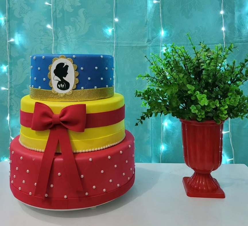 Bolo Branca de Neve - lucia mendonça decoraçoes