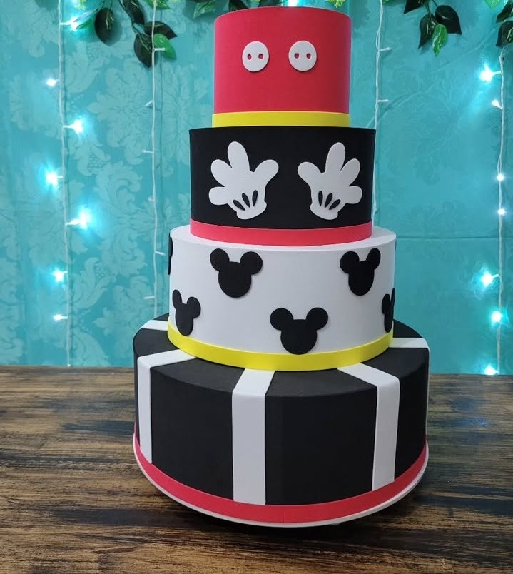 Bolo Mickey / Minie Vermelha  - lucia mendonça decoraçoes