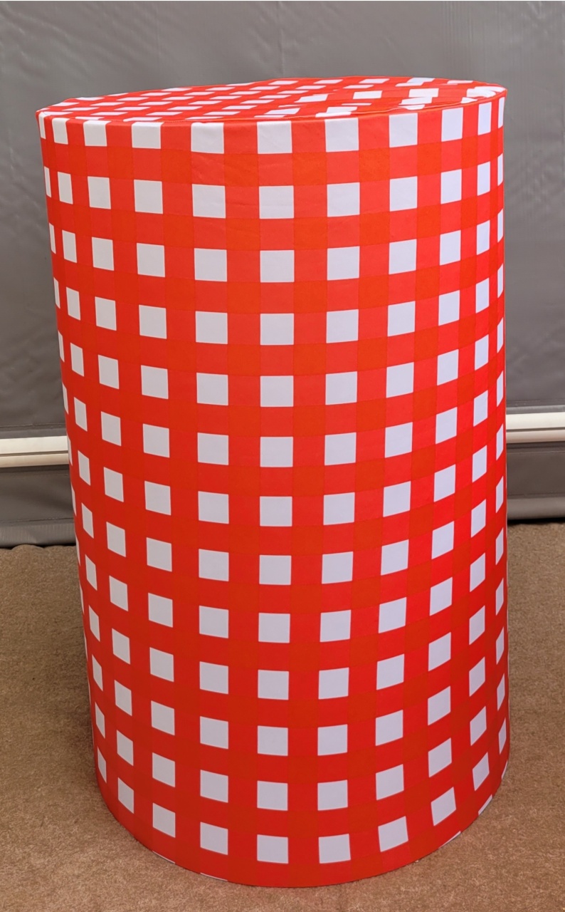 Capa Cilindro Quadriculado Vermelho - G - lucia mendonça decoraçoes