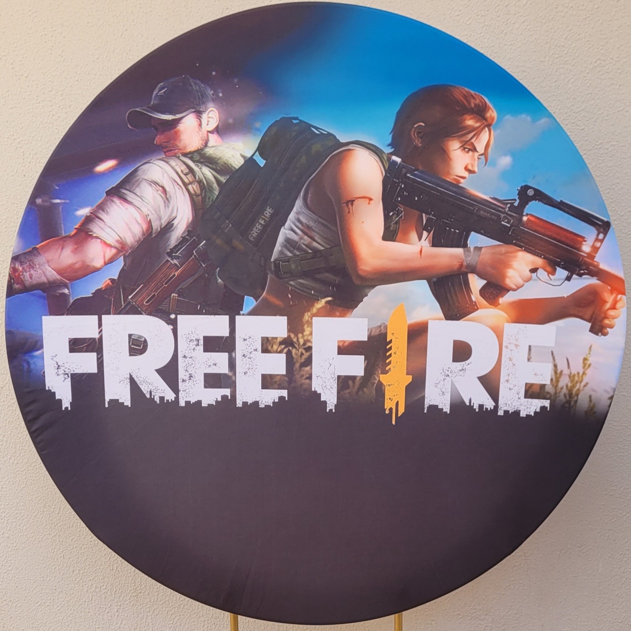 Capa Redondo Free Fire - lucia mendonça decoraçoes