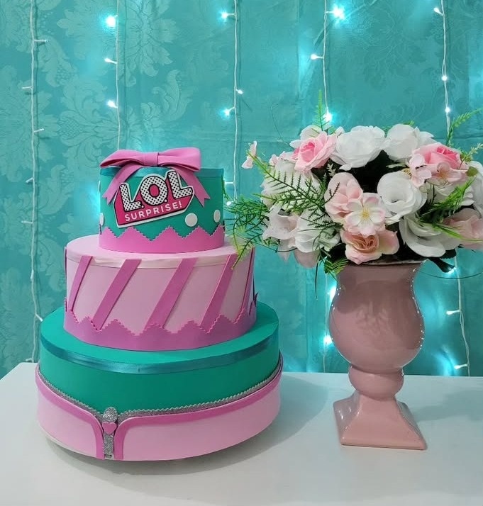 Bolo Lol - lucia mendonça decoraçoes