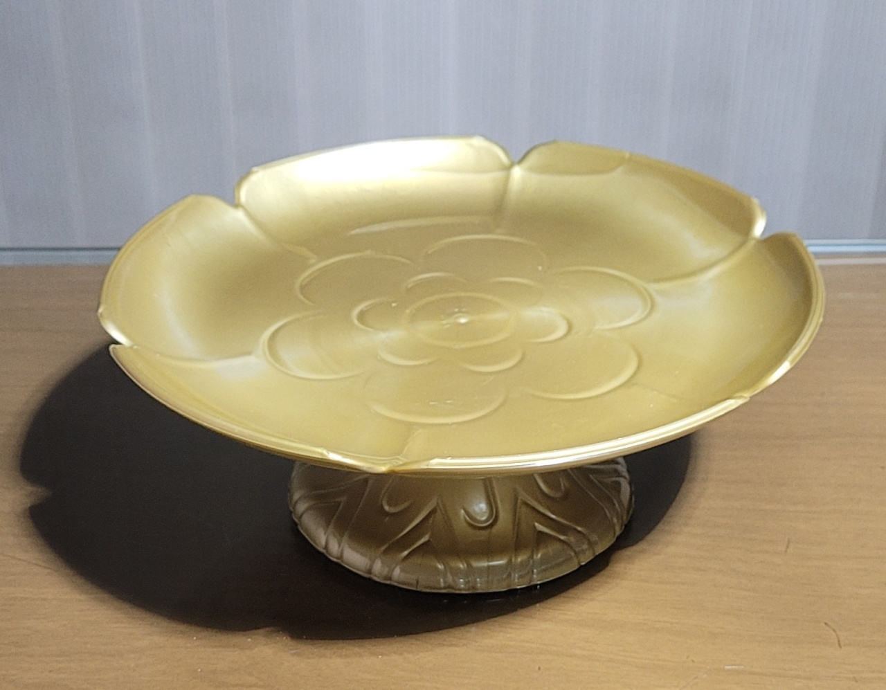 Boleira Flor - Dourado - lucia mendonça decoraçoes