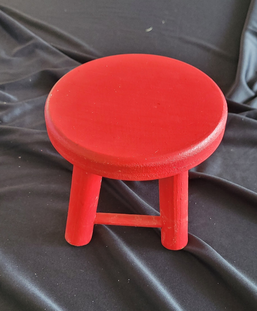 Banquinho Vermelho P - lucia mendonça decoraçoes