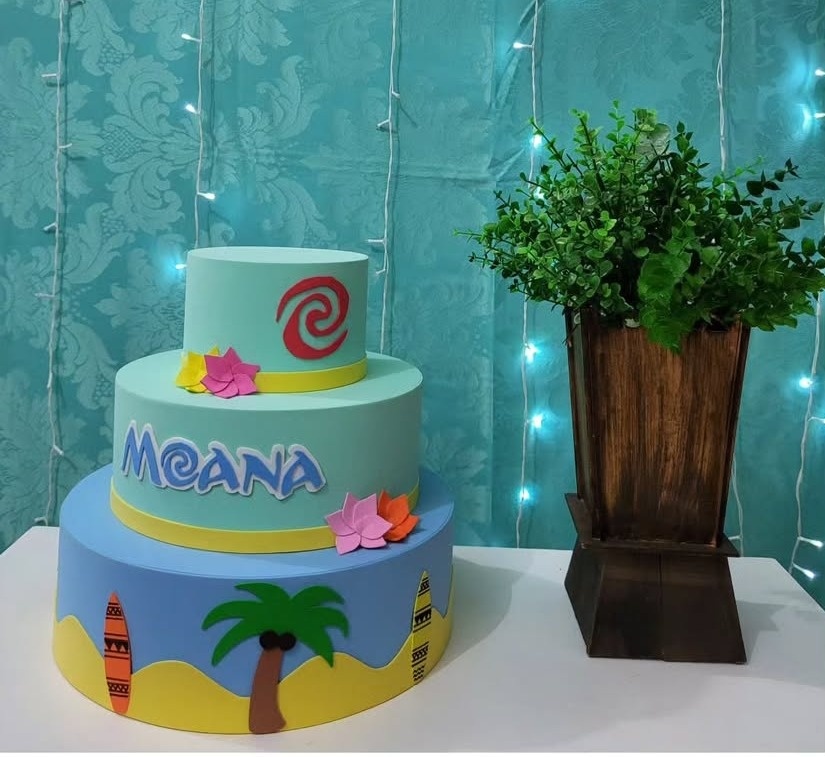 Bolo Moana - lucia mendonça decoraçoes