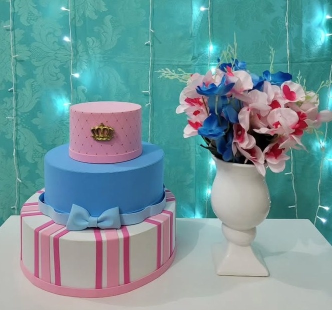 Bolo Revelação  - lucia mendonça decoraçoes