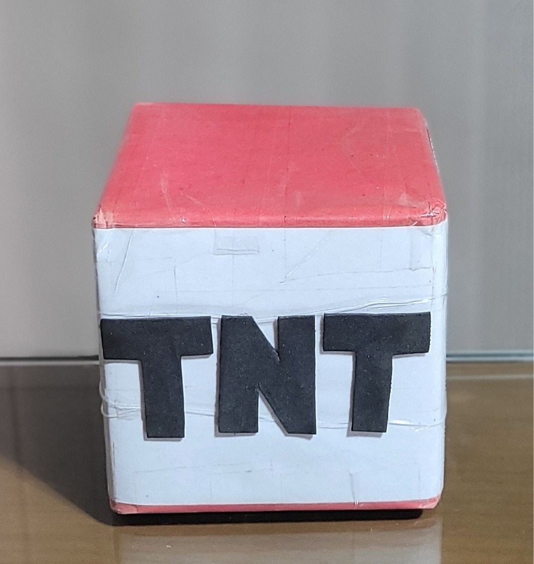 Caixa Tnt - lucia mendonça decoraçoes