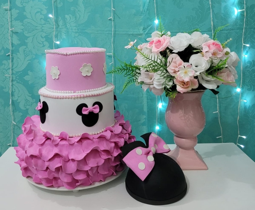 Bolo Minie Rosa - lucia mendonça decoraçoes