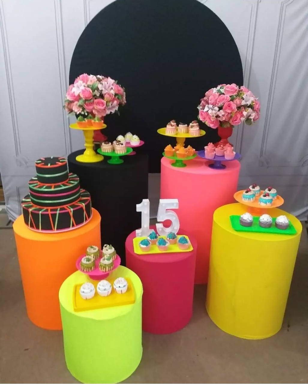 Neon 2 - Decoração  - lucia mendonça decoraçoes